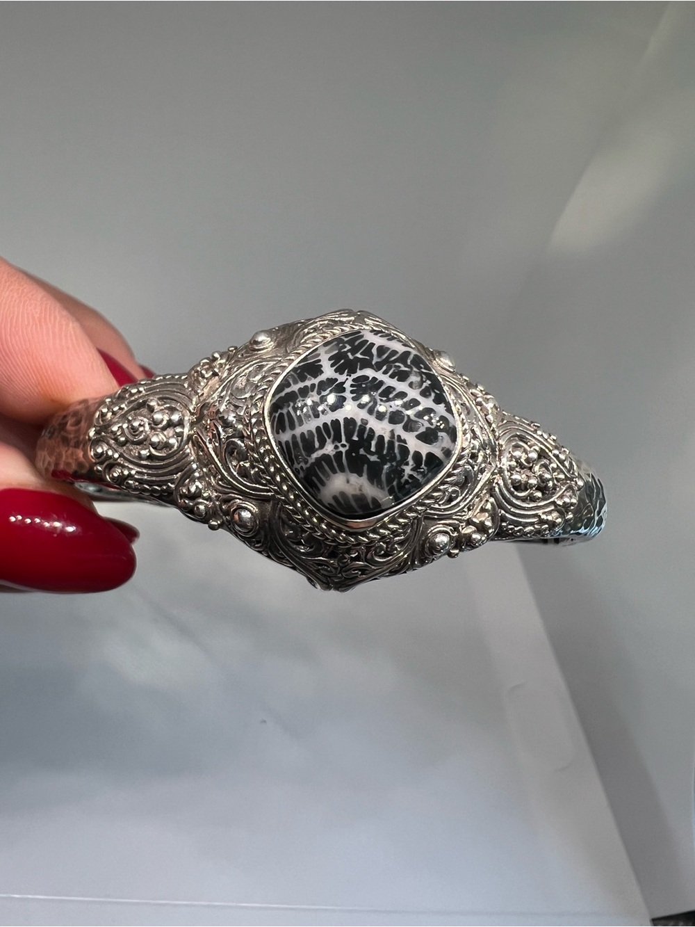 SARDA Ornate Sterling Silver Statement Cuff Bracelet with Black & White Stone - Picture 9 of 15